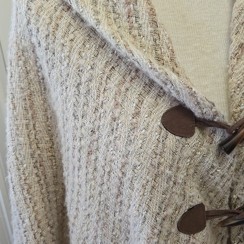 New Directions Belvedere Cream Tan Knit Poncho Fringe Trim Toggle Closure OS NEW